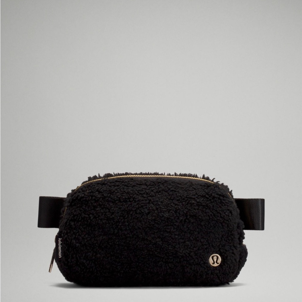 Lululemon Everywhere Belt Bag Fleece, black. NWT. Sealed in original packaging.